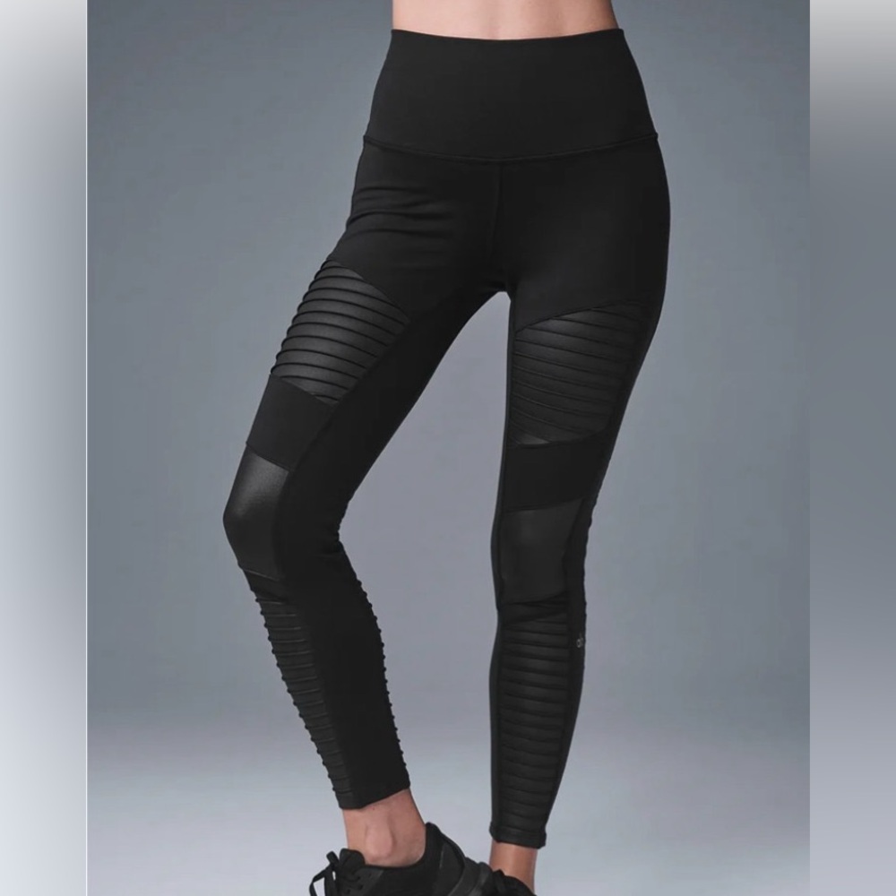 Alo High-Waist Moto Leggings 
Size: Small (4-6) 
NEW WITH TAGS